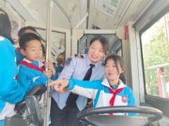 从心护行 平安“童”行 ——西安公交平安讲堂校